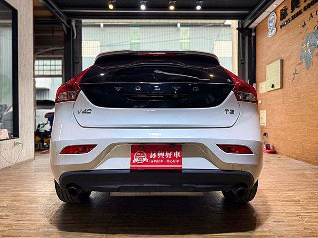 T3豪華版 I-KEY 摸門 9安 快撥 循跡 雙電動椅 恆溫 定速 盲點 停車輔助 ABS  第5張相片