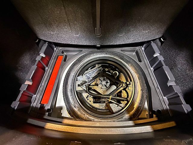 T3豪華版 I-KEY 摸門 9安 快撥 循跡 雙電動椅 恆溫 定速 盲點 停車輔助 ABS  第8張相片