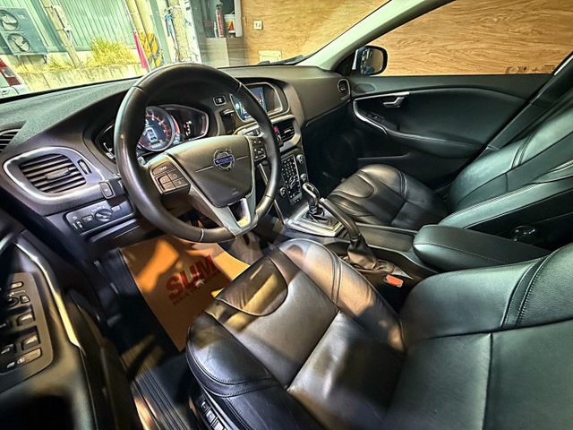 T3豪華版 I-KEY 摸門 9安 快撥 循跡 雙電動椅 恆溫 定速 盲點 停車輔助 ABS  第10張相片