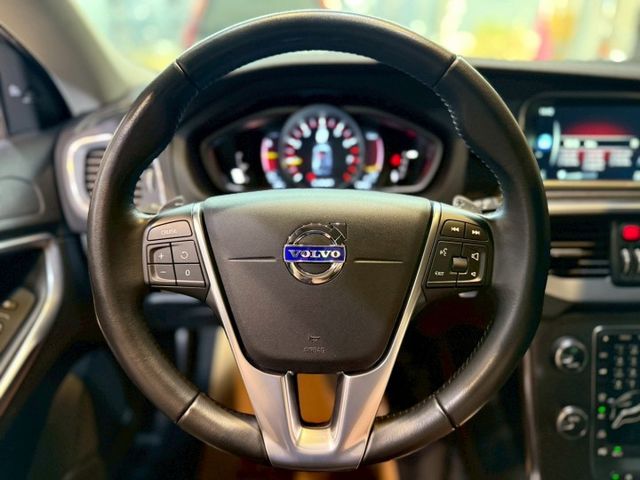 T3豪華版 I-KEY 摸門 9安 快撥 循跡 雙電動椅 恆溫 定速 盲點 停車輔助 ABS  第12張相片