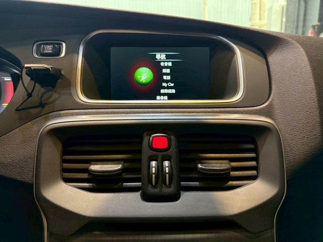 T3豪華版 I-KEY 摸門 9安 快撥 循跡 雙電動椅 恆溫 定速 盲點 停車輔助 ABS  第15張相片