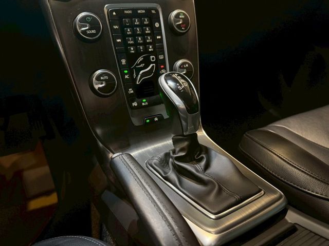 T3豪華版 I-KEY 摸門 9安 快撥 循跡 雙電動椅 恆溫 定速 盲點 停車輔助 ABS  第18張相片