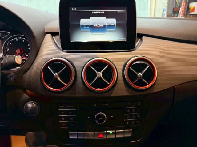 B180 I-KEY 6安 快撥 導航 倒車顯影 定速 電動椅 ABS 安全首選  第16張相片