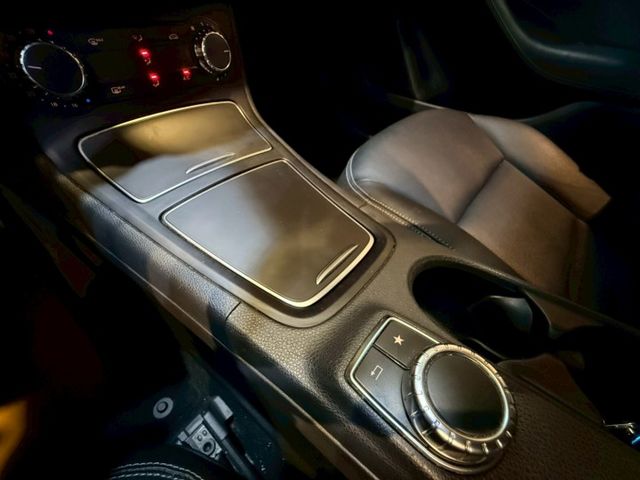 B180 I-KEY 6安 快撥 導航 倒車顯影 定速 電動椅 ABS 安全首選  第18張相片