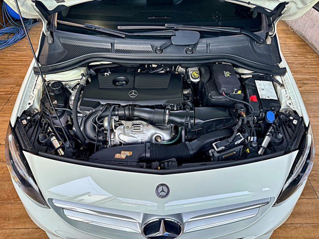 B180 I-KEY 6安 快撥 導航 倒車顯影 定速 電動椅 ABS 安全首選  第20張相片