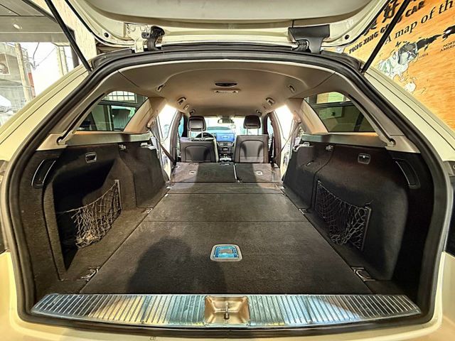 E300 4MATIC 旅行式 I-KEY 9安 摸門 電尾門 快撥 雙電動椅 恆溫 定速 循跡 盲點 ABS  第7張相片