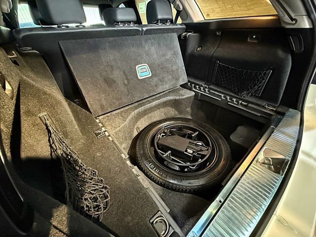 E300 4MATIC 旅行式 I-KEY 9安 摸門 電尾門 快撥 雙電動椅 恆溫 定速 循跡 盲點 ABS  第8張相片