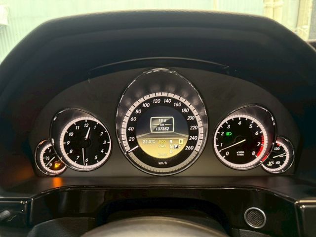 E300 4MATIC 旅行式 I-KEY 9安 摸門 電尾門 快撥 雙電動椅 恆溫 定速 循跡 盲點 ABS  第15張相片