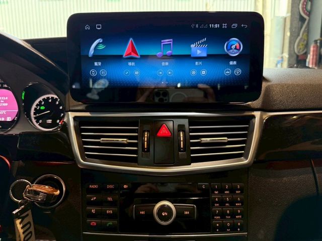 E250 1.8CC 天窗 10安 多媒體影音 雙電動椅 定速 盲點 ABS  第15張相片