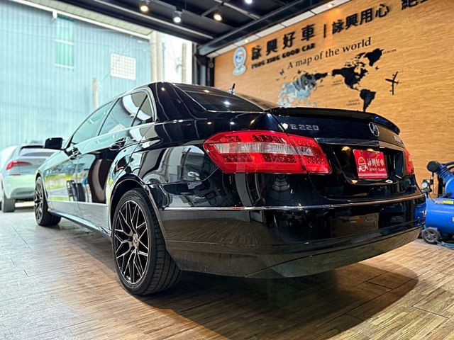 柴油E220 天窗 8安 電動尾門 導航 循跡 雙電動椅 環景 恆溫 定速 ABS  第4張相片