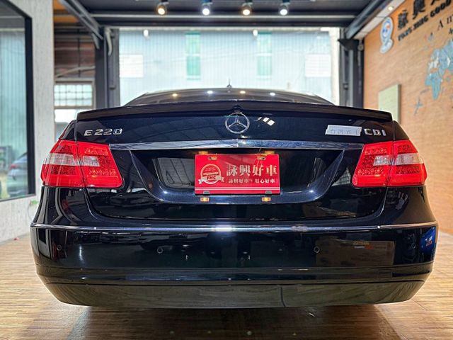 柴油E220 天窗 8安 電動尾門 導航 循跡 雙電動椅 環景 恆溫 定速 ABS  第5張相片