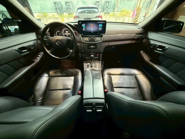 柴油E220 天窗 8安 電動尾門 導航 循跡 雙電動椅 環景 恆溫 定速 ABS  第10張相片