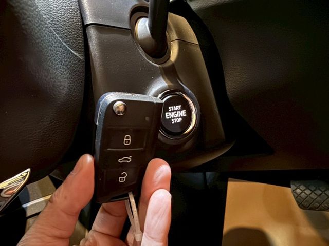 1.0豪華動能版 I-KEY 6安 摸門 電尾門 車道偏移 定速 恆溫 盲點 ABS  第18張相片