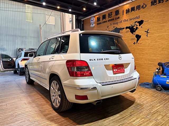 GLK220D 4WD 6安 快撥 電尾門 循跡 定速 雙電動椅 恆溫 ABS  第4張相片
