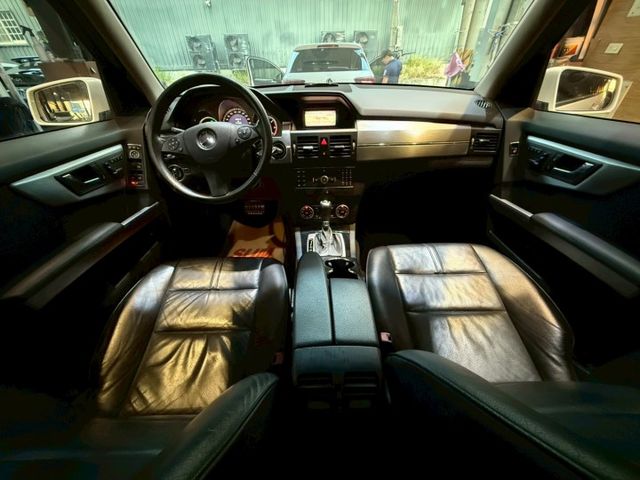 GLK220D 4WD 6安 快撥 電尾門 循跡 定速 雙電動椅 恆溫 ABS  第10張相片