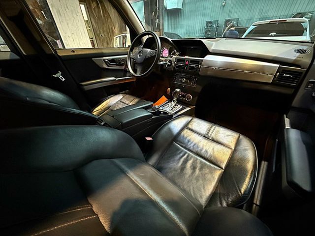 GLK220D 4WD 6安 快撥 電尾門 循跡 定速 雙電動椅 恆溫 ABS  第12張相片