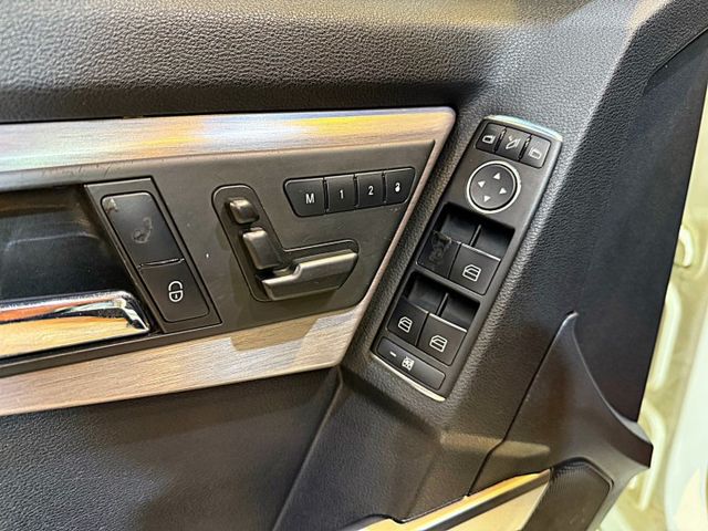 GLK220D 4WD 6安 快撥 電尾門 循跡 定速 雙電動椅 恆溫 ABS  第16張相片