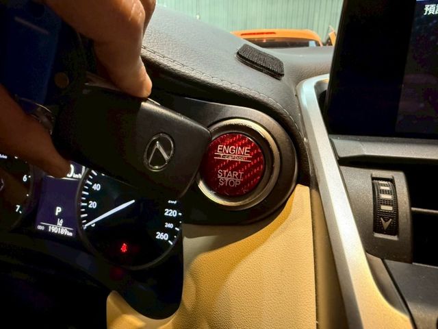 豪華版 I-KEY 天窗 摸門 9安 電尾門 快撥 ACC跟車 導航 循跡 雙電動椅 車道偏移 AP卡鉗 TOMEI避震  第18張相片