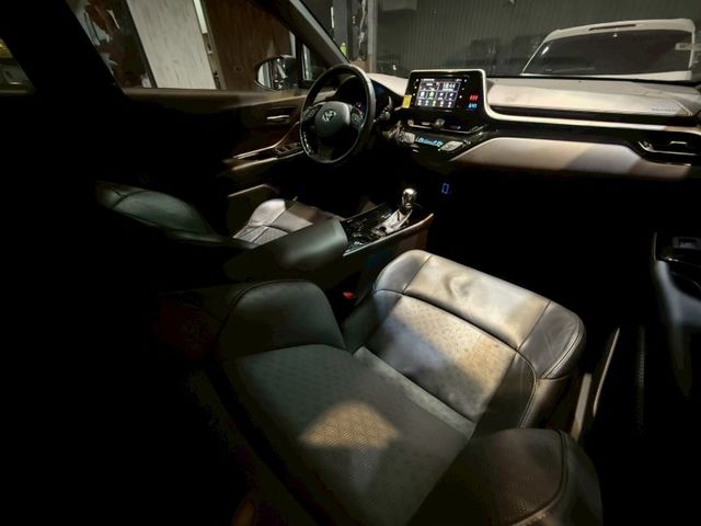 豪華版 I-KEY 摸門 9安 電尾門 導航 循跡 定速 恆溫 ABS  第5張相片