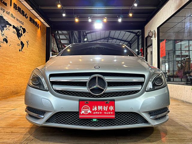 B200 11安 快撥 導航 循跡 定速 雙電動椅 恆溫 ABS 安全首選  第3張相片