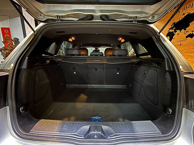 B200 11安 快撥 導航 循跡 定速 雙電動椅 恆溫 ABS 安全首選  第6張相片