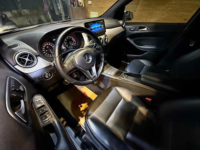 B200 11安 快撥 導航 循跡 定速 雙電動椅 恆溫 ABS 安全首選  第11張相片