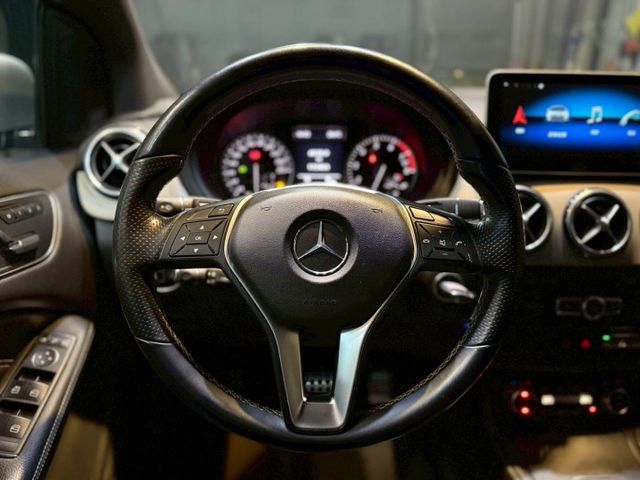 B200 11安 快撥 導航 循跡 定速 雙電動椅 恆溫 ABS 安全首選  第13張相片