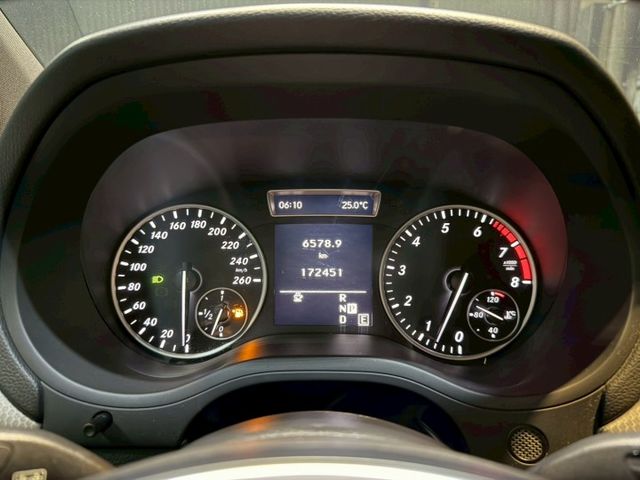 B200 11安 快撥 導航 循跡 定速 雙電動椅 恆溫 ABS 安全首選  第14張相片