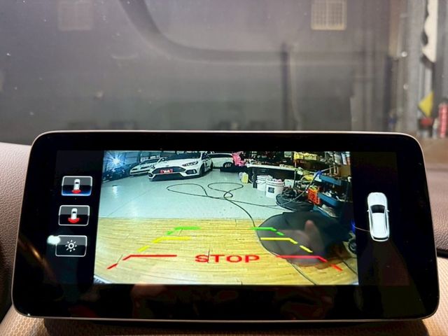 B200 11安 快撥 導航 循跡 定速 雙電動椅 恆溫 ABS 安全首選  第15張相片