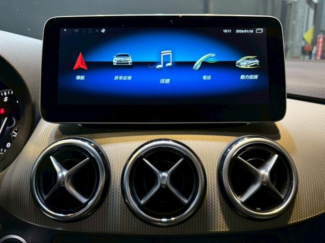 B200 11安 快撥 導航 循跡 定速 雙電動椅 恆溫 ABS 安全首選  第16張相片