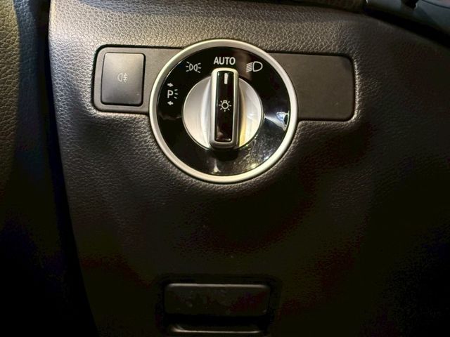 B200 11安 快撥 導航 循跡 定速 雙電動椅 恆溫 ABS 安全首選  第19張相片