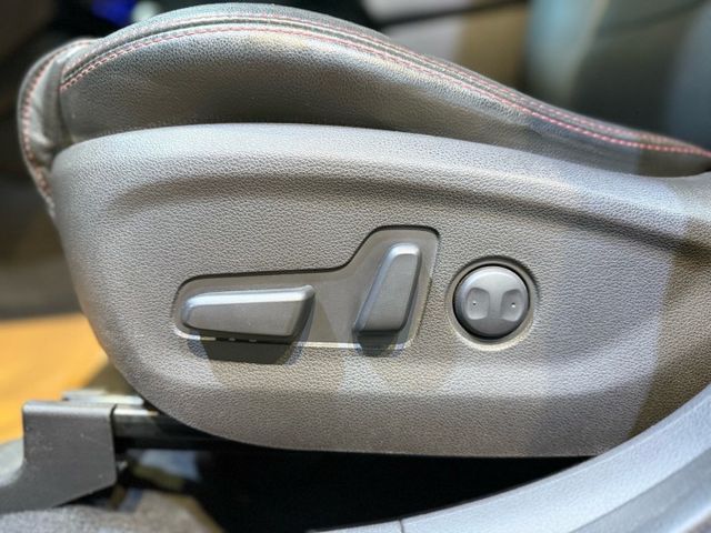 尊貴TURBO版 I-KEY 全景天窗 6安 循跡 電動椅 倒車顯影 定速 恆溫 ABS  第17張相片