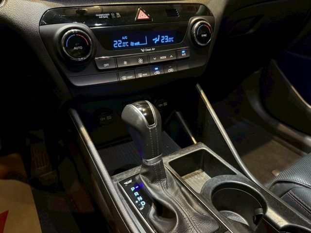 尊貴TURBO版 I-KEY 全景天窗 6安 循跡 電動椅 倒車顯影 定速 恆溫 ABS  第18張相片