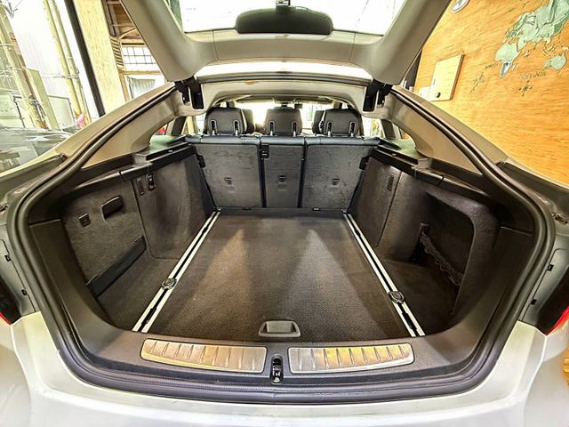 320GT Luxury版 全景天窗 IKEY 換檔快撥 定速 電動椅 電尾門  第7張相片