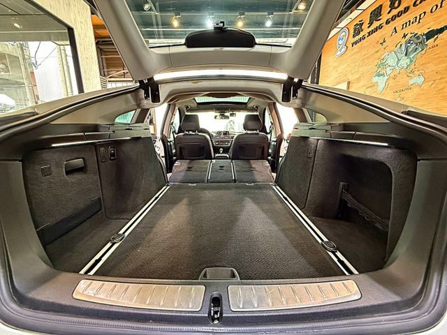 320GT Luxury版 全景天窗 IKEY 換檔快撥 定速 電動椅 電尾門  第8張相片