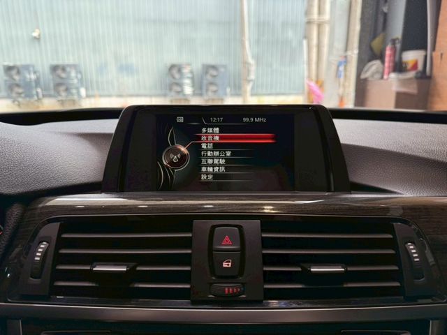 320GT Luxury版 全景天窗 IKEY 換檔快撥 定速 電動椅 電尾門  第17張相片