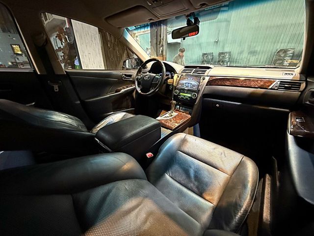 G版 里程22萬已更換大電池 I-KEY 雙安 摸門 循跡 電動椅 恆溫 倒車顯影 ABS  第10張相片