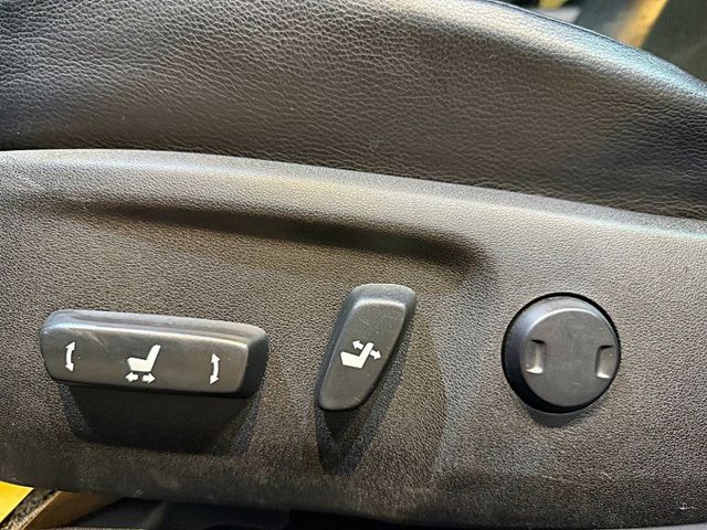 G版 里程22萬已更換大電池 I-KEY 雙安 摸門 循跡 電動椅 恆溫 倒車顯影 ABS  第16張相片