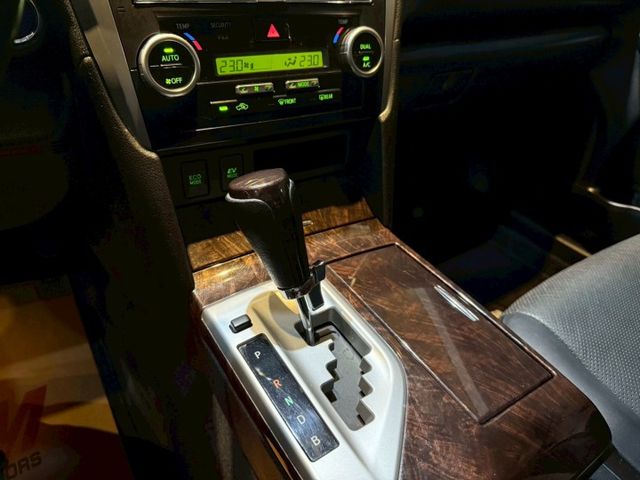 G版 里程22萬已更換大電池 I-KEY 雙安 摸門 循跡 電動椅 恆溫 倒車顯影 ABS  第18張相片