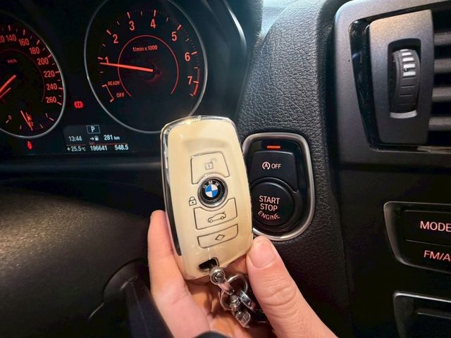 116I 6安 I-KEY 循跡 恆溫 多功能方向盤 ABS 安全首選  第16張相片