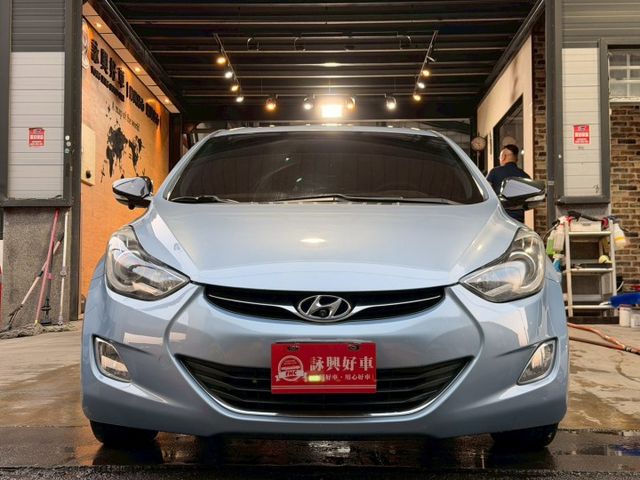 1.8GLS旗艦型 I-KEY 摸門 雙安 天窗 導航 循跡 定速 環景 恆溫 ABS  第2張相片