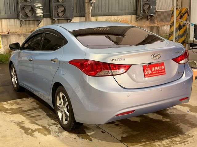 1.8GLS旗艦型 I-KEY 摸門 雙安 天窗 導航 循跡 定速 環景 恆溫 ABS  第3張相片