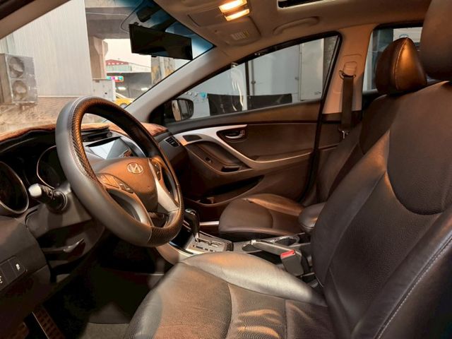 1.8GLS旗艦型 I-KEY 摸門 雙安 天窗 導航 循跡 定速 環景 恆溫 ABS  第6張相片