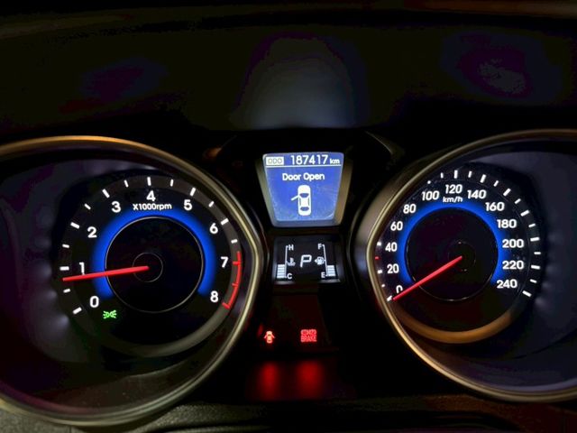 1.8GLS旗艦型 I-KEY 摸門 雙安 天窗 導航 循跡 定速 環景 恆溫 ABS  第8張相片