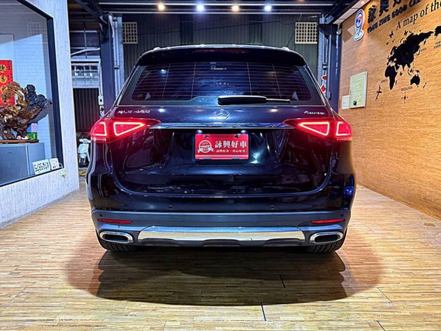 GLE450 4MATIC油電 7人座 全車犀牛皮I-KEY 摸門 電動椅 環景 液晶螢幕 導航 倒車顯影 新車390萬  第6張相片