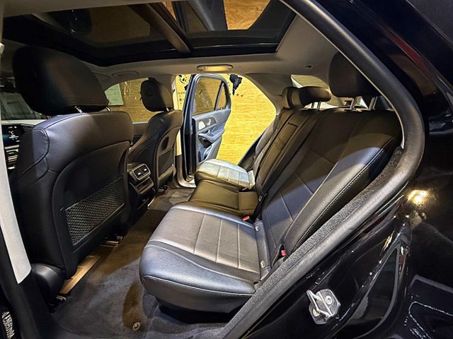 GLE450 4MATIC油電 7人座 全車犀牛皮I-KEY 摸門 電動椅 環景 液晶螢幕 導航 倒車顯影 新車390萬  第13張相片