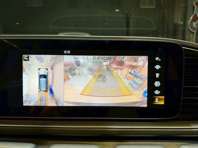 GLE450 4MATIC油電 7人座 全車犀牛皮I-KEY 摸門 電動椅 環景 液晶螢幕 導航 倒車顯影 新車390萬  第19張相片