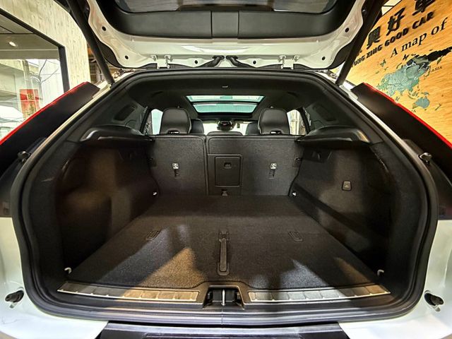 T5 R-Design I-KEY 全景天窗 9安 電尾門 快撥 導航  ACC跟車 車道偏移 環景 雙電動椅 盲點  第6張相片