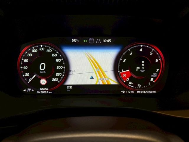 T5 R-Design I-KEY 全景天窗 9安 電尾門 快撥 導航  ACC跟車 車道偏移 環景 雙電動椅 盲點  第14張相片