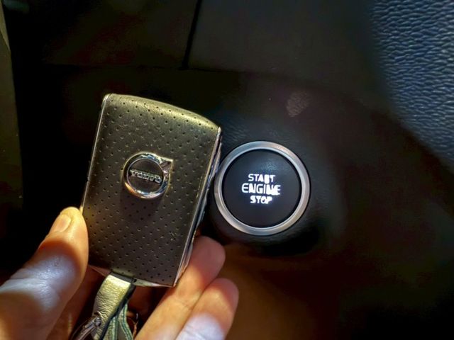 T5 R-Design I-KEY 全景天窗 9安 電尾門 快撥 導航  ACC跟車 車道偏移 環景 雙電動椅 盲點  第18張相片